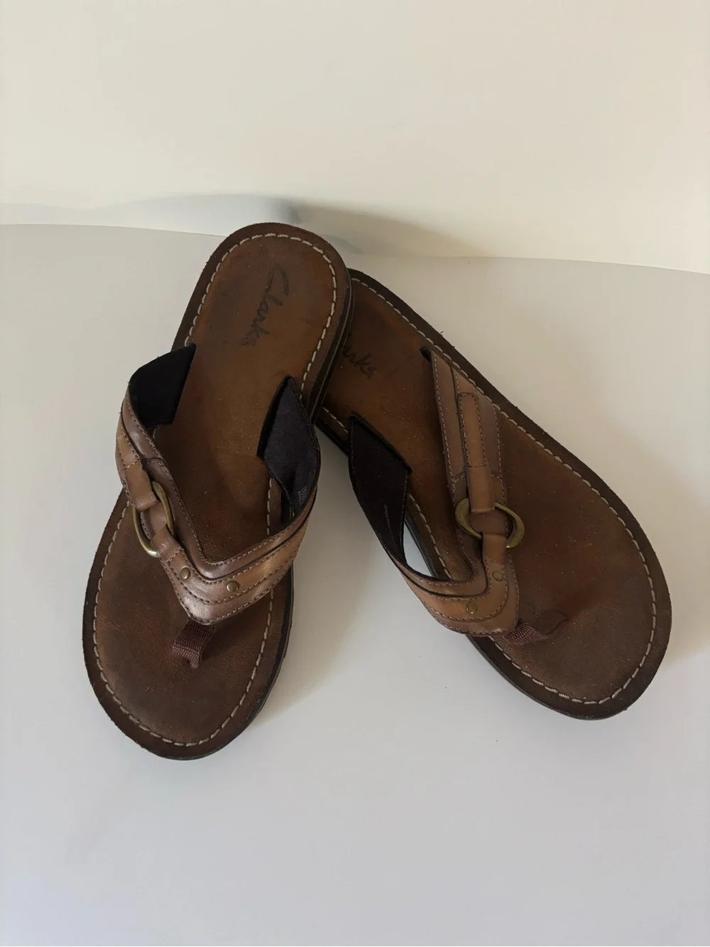Clarks Women's Brown Leather Thong Sandals with Black Outsole